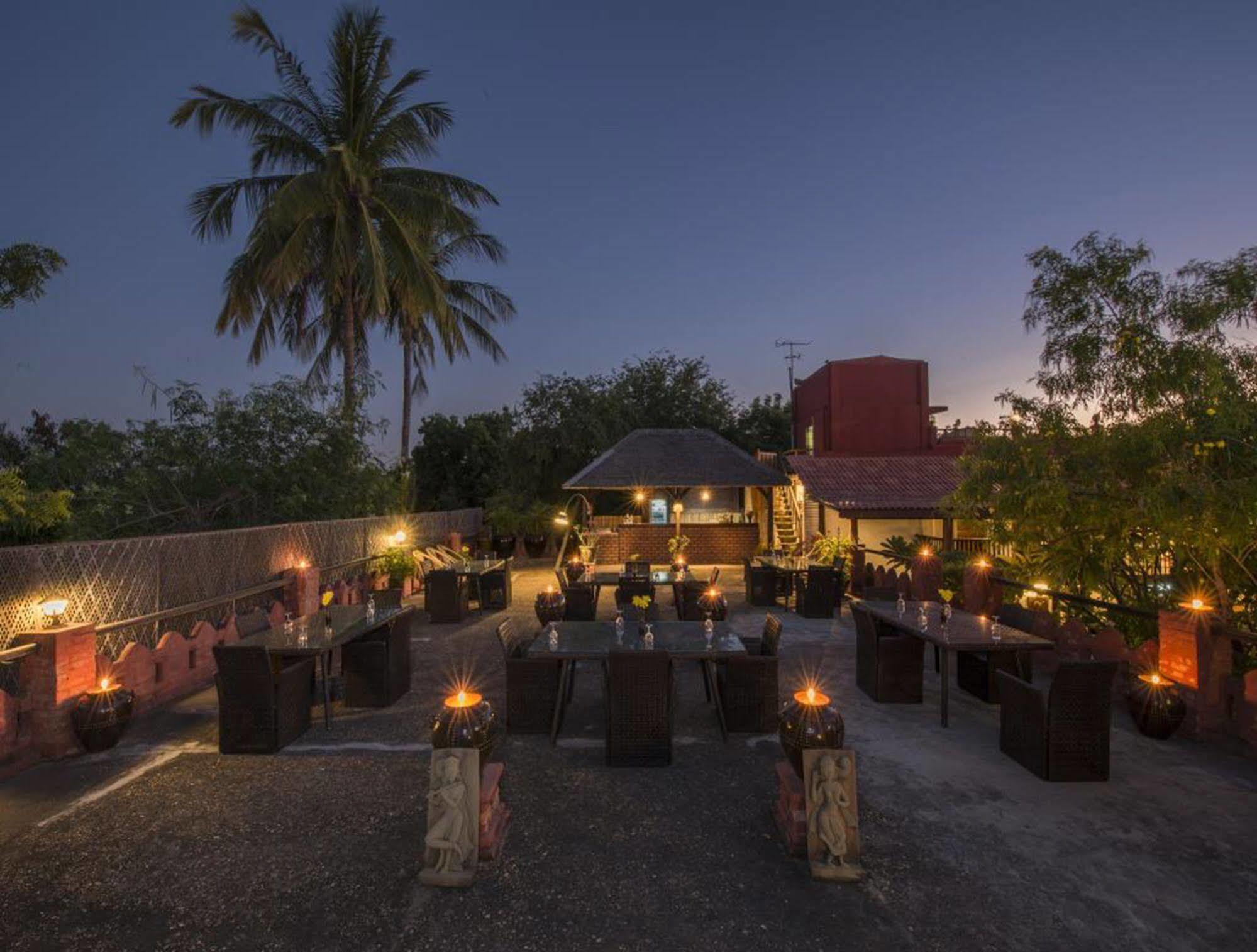 Thurizza Hotel Bagan Ngoại thất bức ảnh
